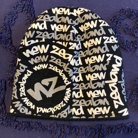 3 Beanie Hats from New Zealand in bright colors. One size fits all very stretchy - Picture 6 of 8